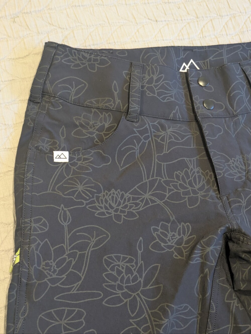 Wild Rye NWOT Mountain Bike Freel Shorts Size 4 - Picture 2 of 11